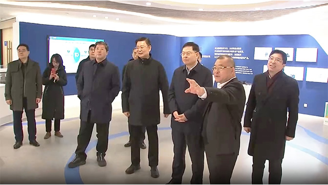 青島市委副書記、市長趙豪志調(diào)研青源峰達(dá)太赫茲關(guān)鍵技術(shù)研發(fā)和科技成果轉(zhuǎn)化工作